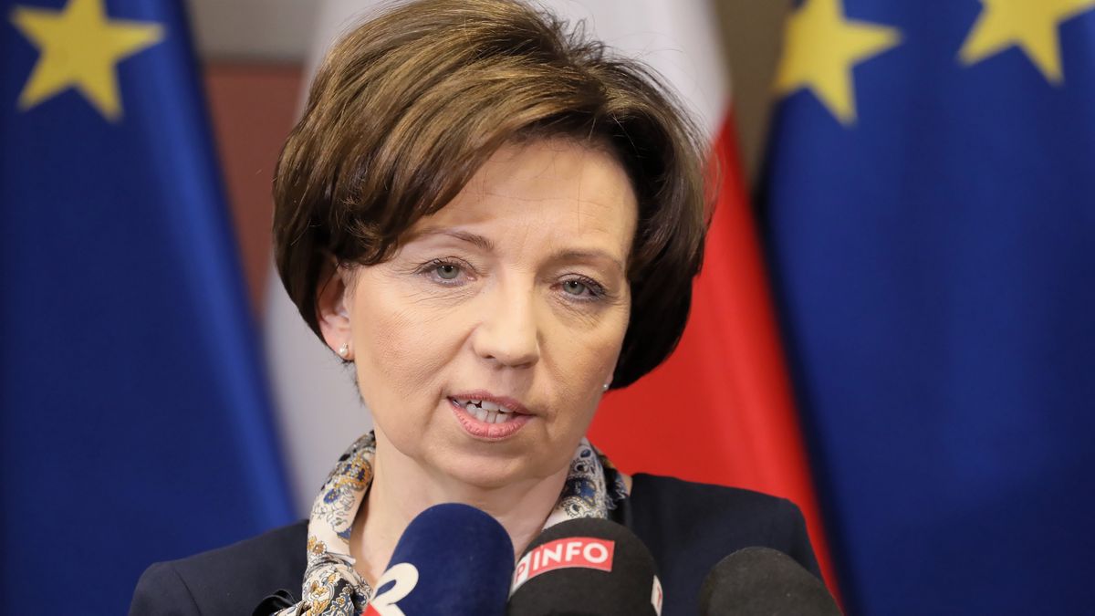 Warszawa, 08.04.2022. Minister rodziny i polityki społecznej Marlena Maląg podczas spotkania z niemiecką minister rodziny, seniorów, kobiet i młodzieży Anną Spiegel w siedzibie ministerstwa w Warszawie, 8 bm. Tematem rozmów była sytuacja kobiet i dzieci z Ukrainy, które uciekając przed wojną, znalazły schronienie w Polsce. (kf) PAP/Paweł Supernak