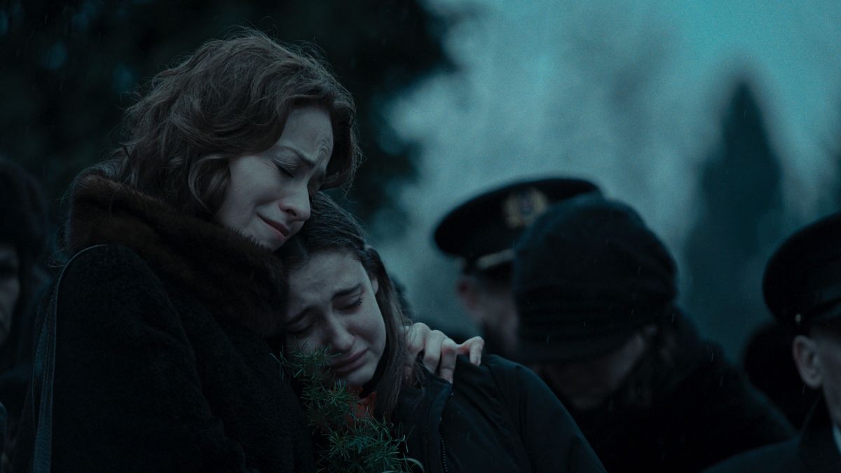 Magdalena Różczka jako Jolanta Ułasiewicz, żonakapitan heweliusz