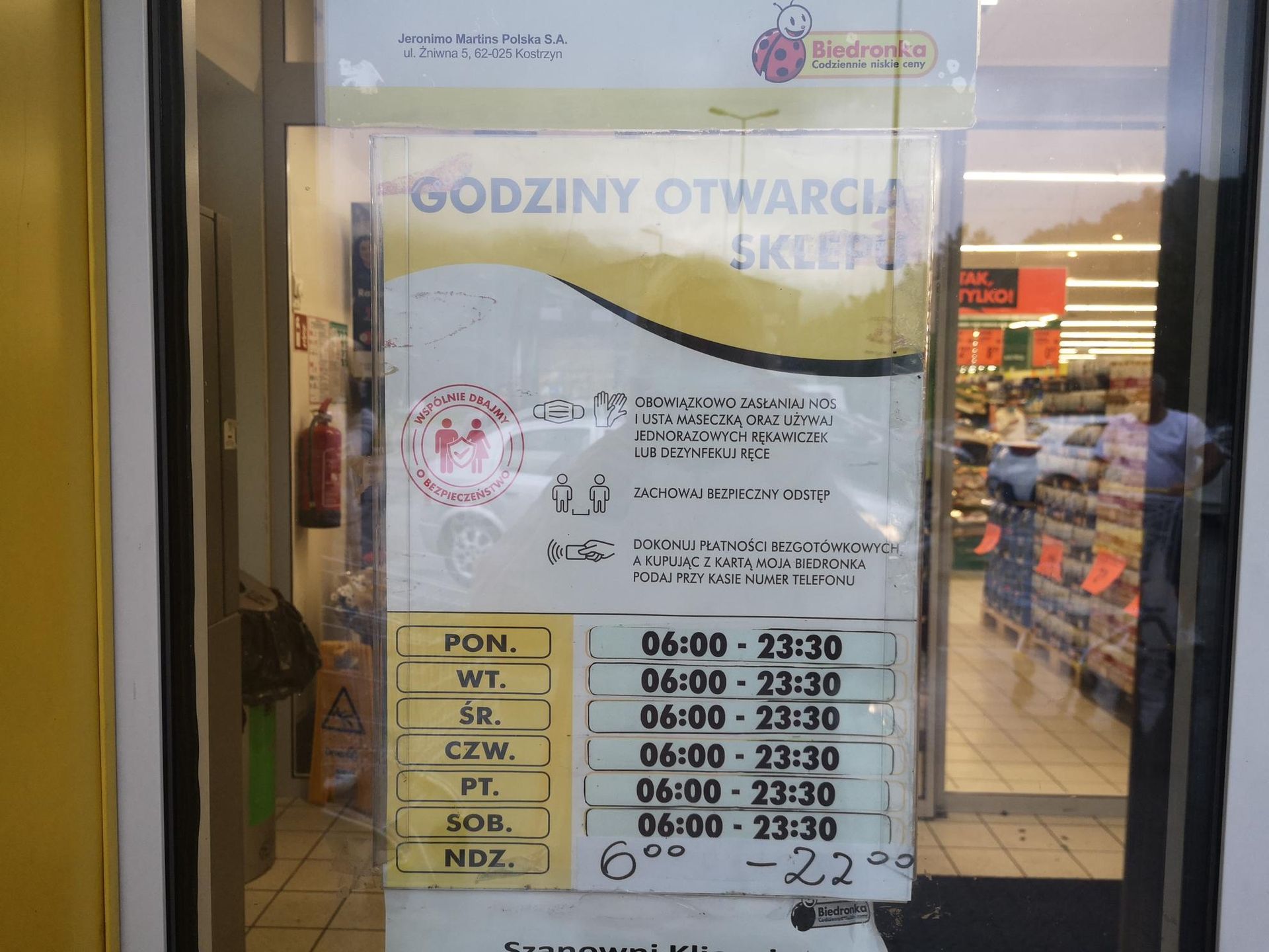 Zakaz handlu omija m.in. sieć Biedronka