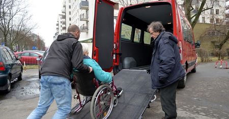 Warszawa. Jest umowa! Będą taksówki dla osób niepełnosprawnych