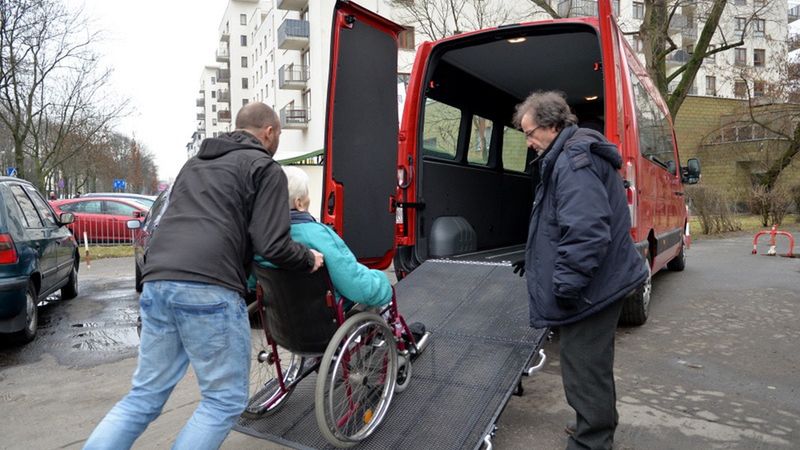 Warszawa podpisała umowę na przewóz osób niepełnosprawnych