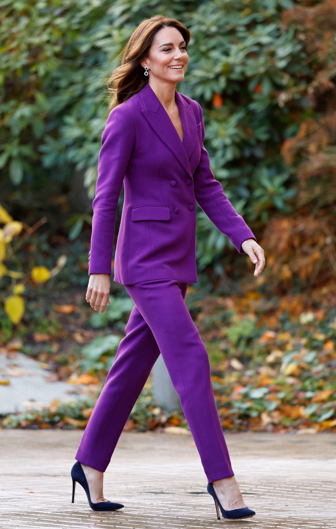 Księżna Kate również postawiła na fioletowy garnitur 