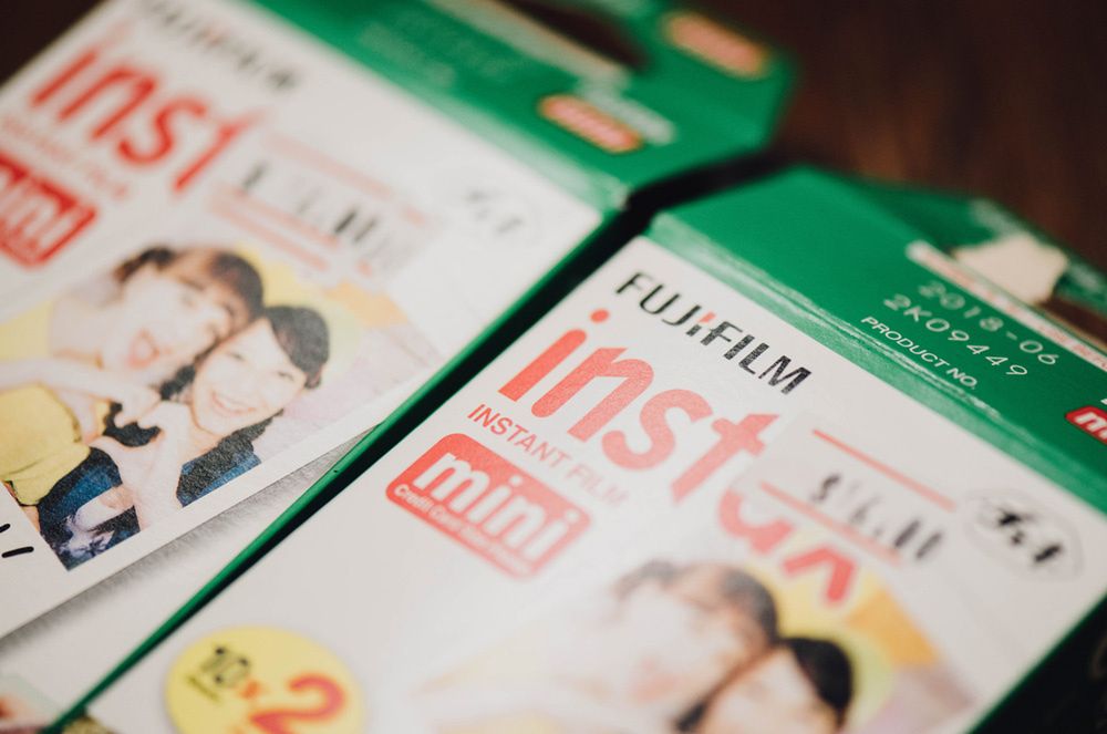Kreatywna wizytówka z Instaxów to nowy trend wśród fotografów 2