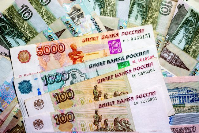Rubel idzie w górę. Mimo to Rosjanie robią wszystko, by uratować swoje oszczędności