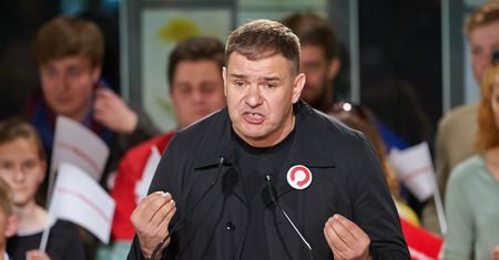Kampania wyborcza. Orange o agitacji Tomasza Karolaka: "to jego prywatna sprawa"