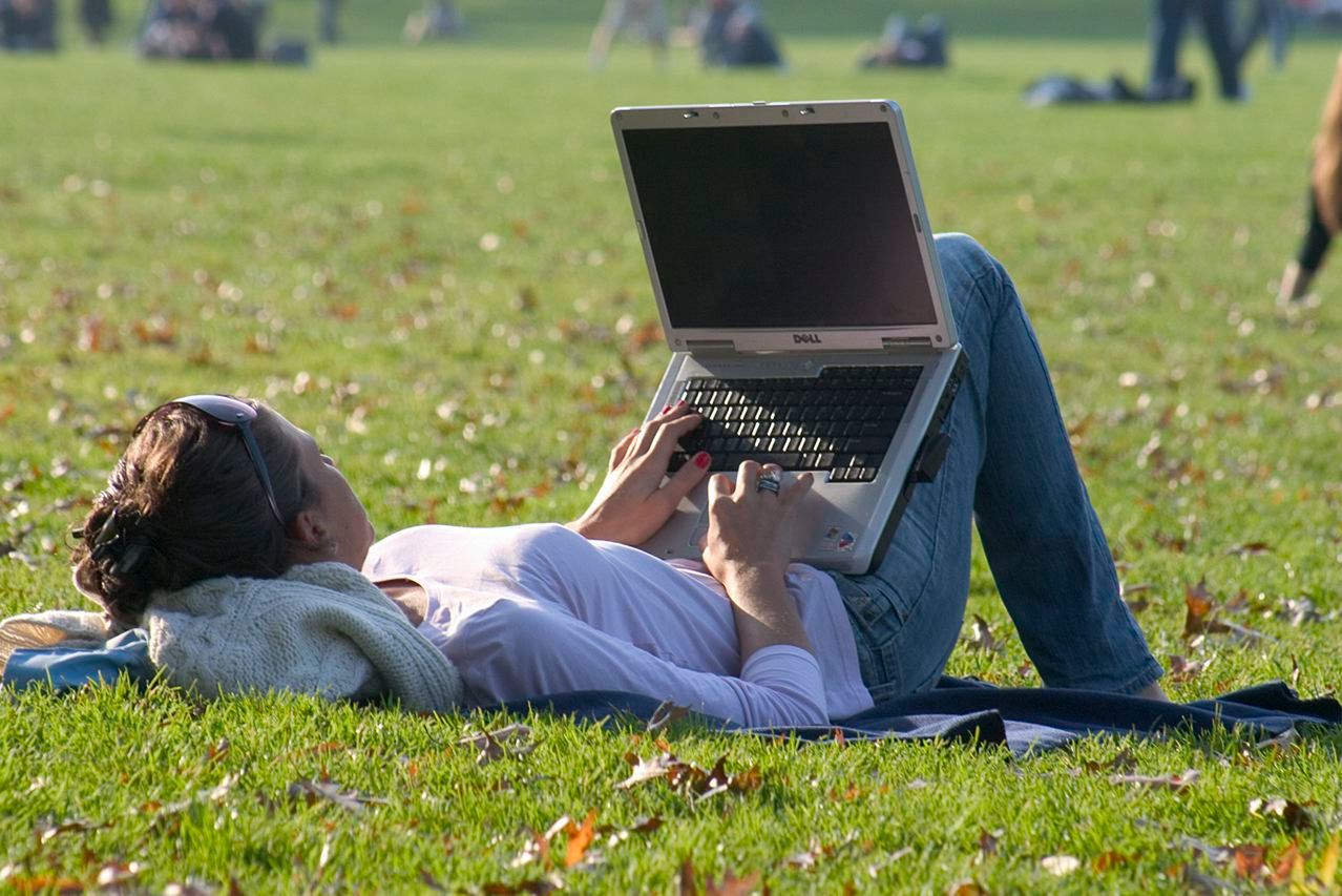 Laptop do pracy w terenie - jaki kupić?