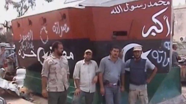 Antysnajperski buldożer domowej roboty pomaga libijskim rebeliantom [wideo] 1