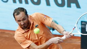 Danił Miedwiediew zmył plamę. Prestiżowe zwycięstwo Stefanosa Tsitsipasa