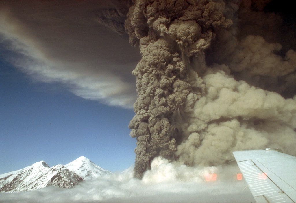 Erupcja stratowulkanu Mount Spurr na Alasce, 1992 r.