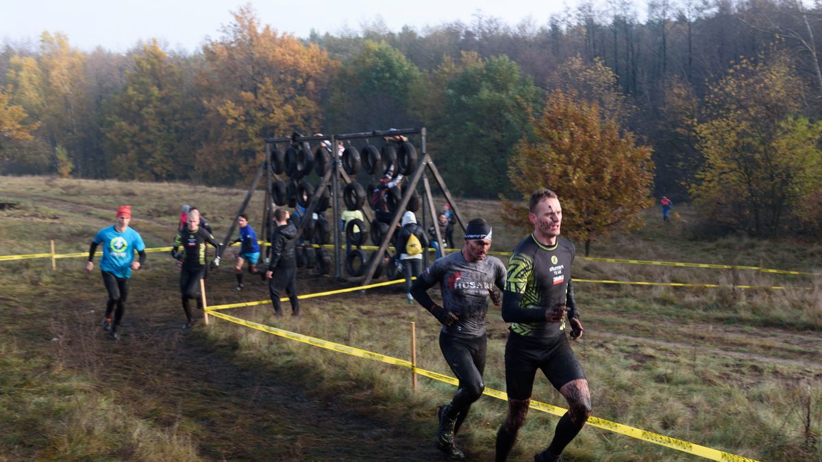 Zdjęcie okładkowe artykułu: PAP / Jakub Kaczmarczyk / Na zdjęciu: uczestnicy Runmageddonu