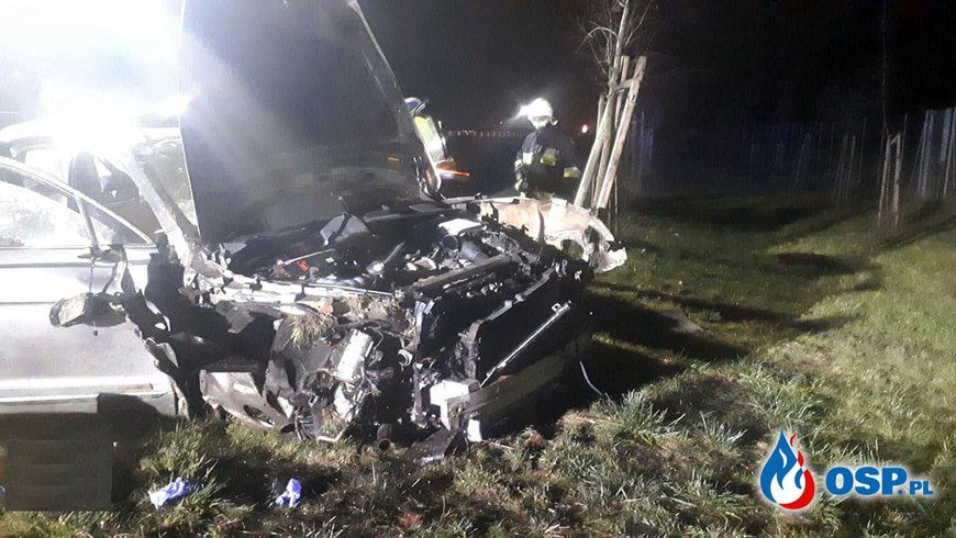 Luksusowy Bentley Bentyaga dachował przy trasie S7.  