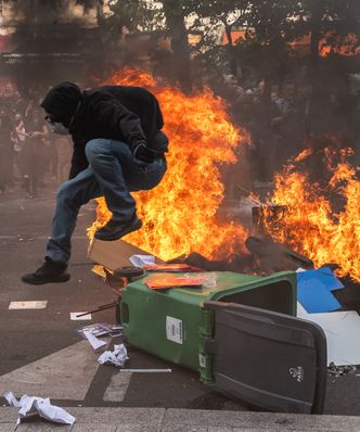 Francja w ogniu protestów. Gwiazdor NBA nie wytrzymał
