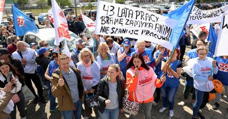 Wyrzucają Polaków, zatrudniają tańszych. Związkowcy grzmią. "Hańba"
