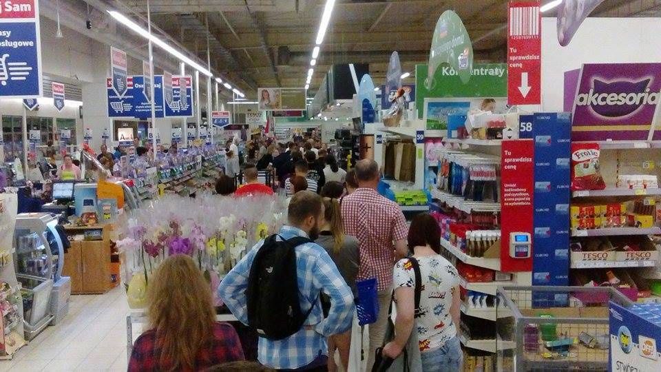 Kolejki w Tesco Lublin