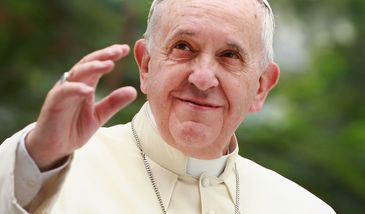 Papież Franciszek jest chory. Pokazał się wiernym