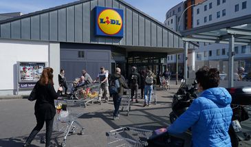 Sylwester sklepy otwarte. Czy w tym dniu obowiązują godziny dla seniorów?