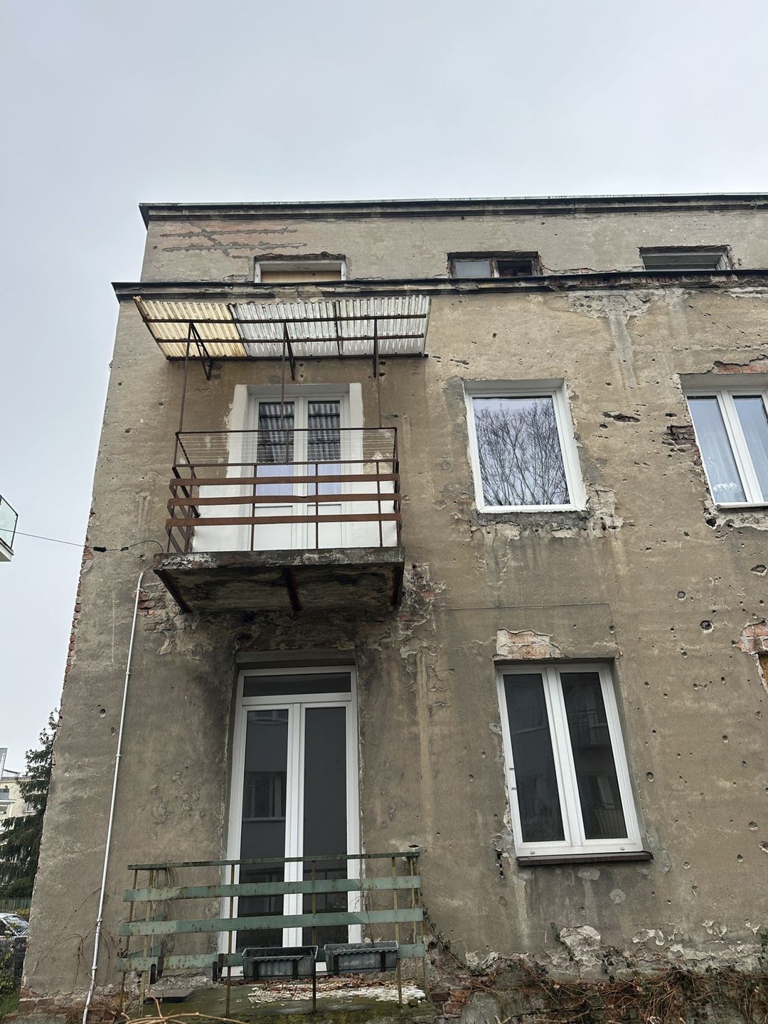 Budynek przy Świętosławskiej 33