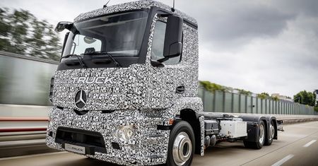 Tesla myśli o elektrycznych ciężarówkach, a Mercedes… pokazuje swoją