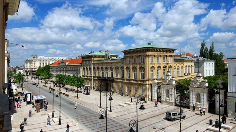 Warszawa. W weekendy Nowy Świat i Krakowskie Przedmieście znowu będą deptakiem.