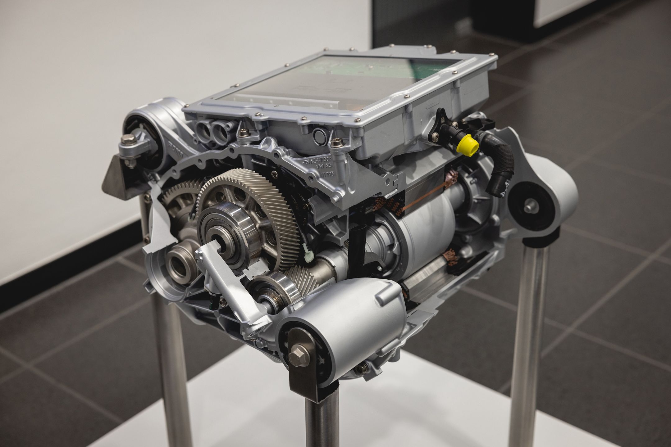 Porsche Macan EV (2024)