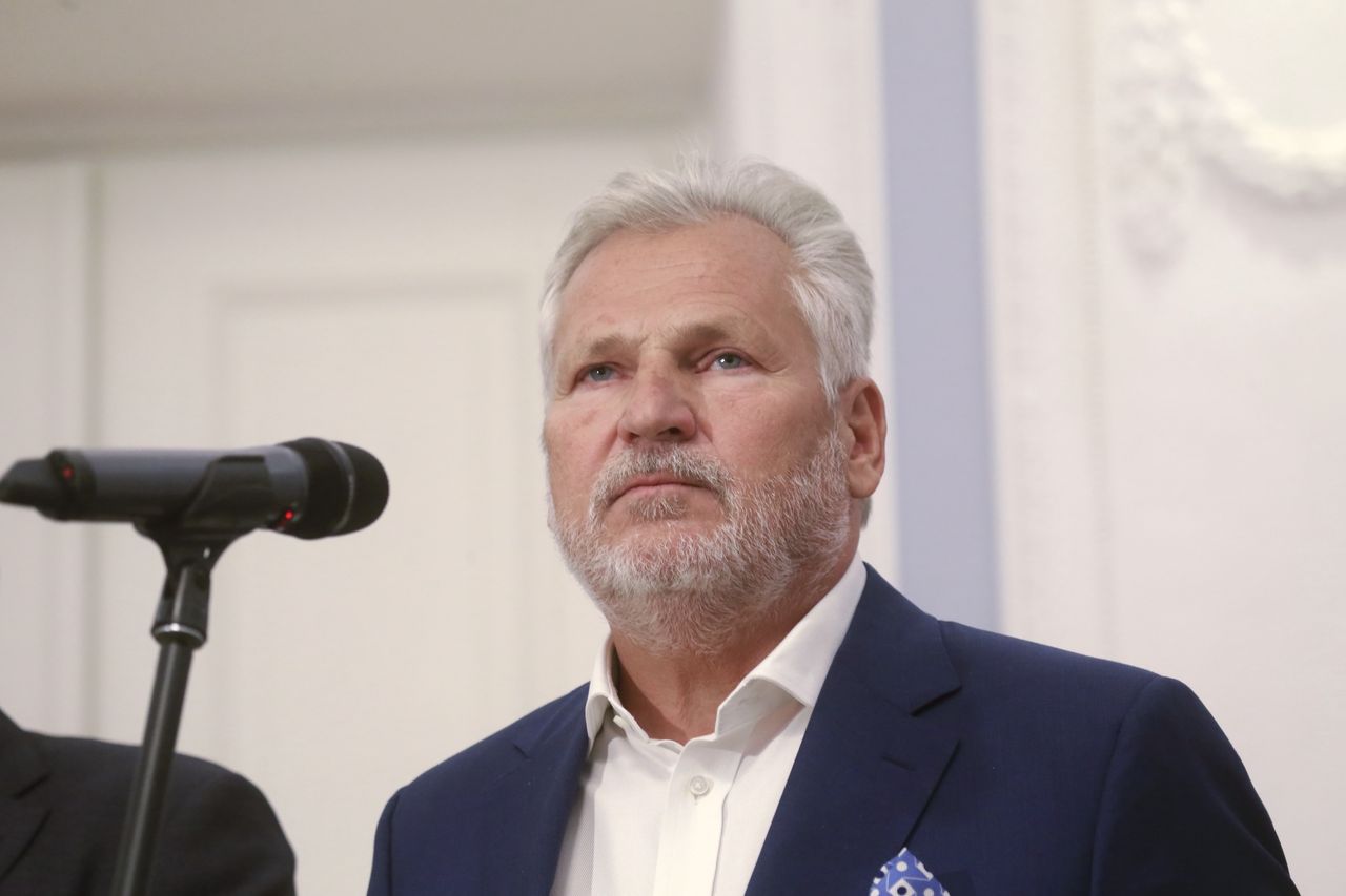 Strajk kobiet. Aleksander Kwaśniewski: PiS musi zastanowić się, dlaczego narozrabiał