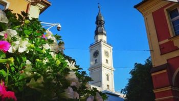 W maju już nie ruszy. Co dolega ponad stuletniemu zegarowi na ratuszu w Lesznie?