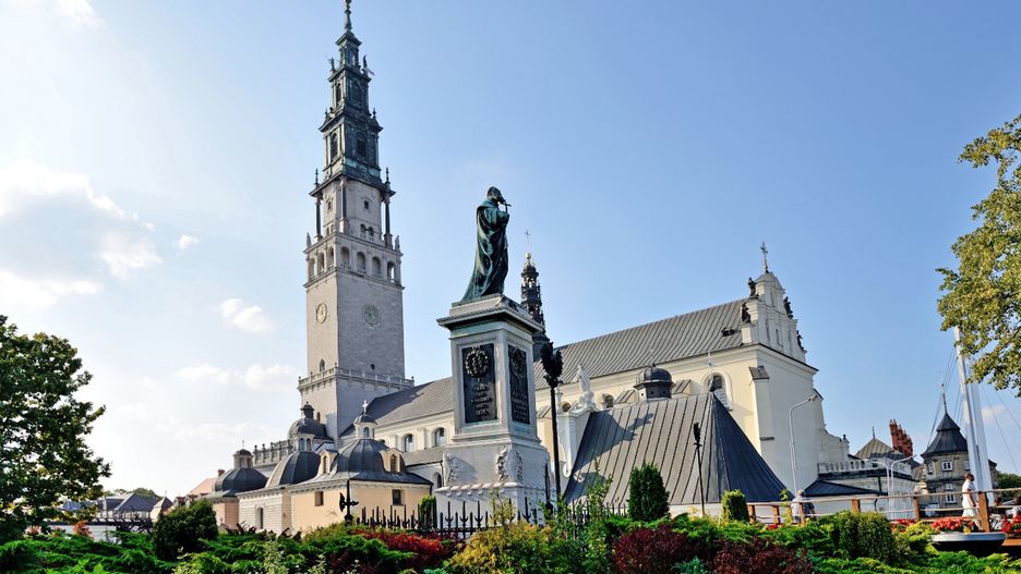 Duchowni jeżdżą po Jasnej Górze na skuterach elektrycznych