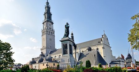 Nowość na Jasnej Górze. Duchowni jeżdżą specjalnymi pojazdami