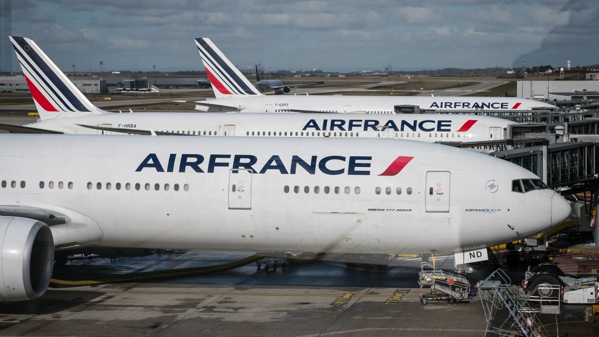 Air France dla pasażerów klasy biznes i premium economy wprowadziło zestawy podróżne z materiałów z recyklingu