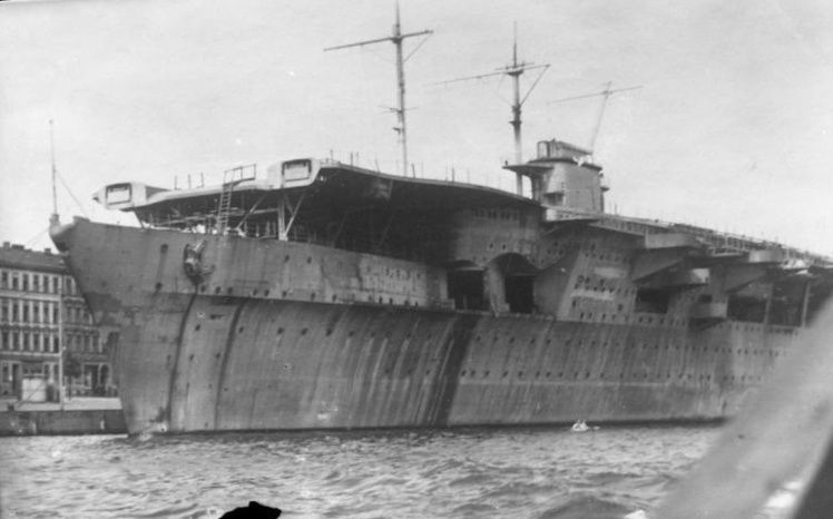 Lotniskowiec Graf Zeppelin - zdjęcie z 1941 roku