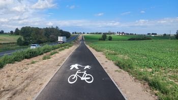 Przy drodze krajowej koło Kowalewa Pomorskiego powstała ścieżka pieszo-rowerowa. Zobaczcie efekty