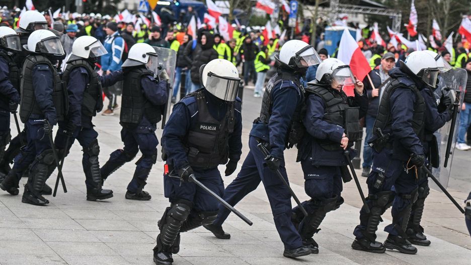 Po demonstracji rolników pod Sejmem do szpitala trafiło 14 funkcjonariuszy