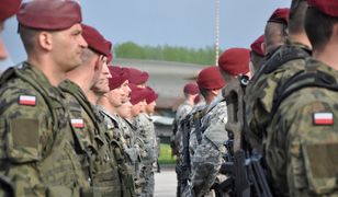 Скільки заробляють військові у Польщі