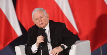 Rządzi ze szpitala. Kaczyński "rwie się do roboty"