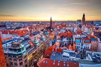 Pogoda we Wrocławiu. Prognoza na niedzielę 14 grudnia. Bardzo wysokie ciśnienie, rozpogodzenia i mgły wieczorem