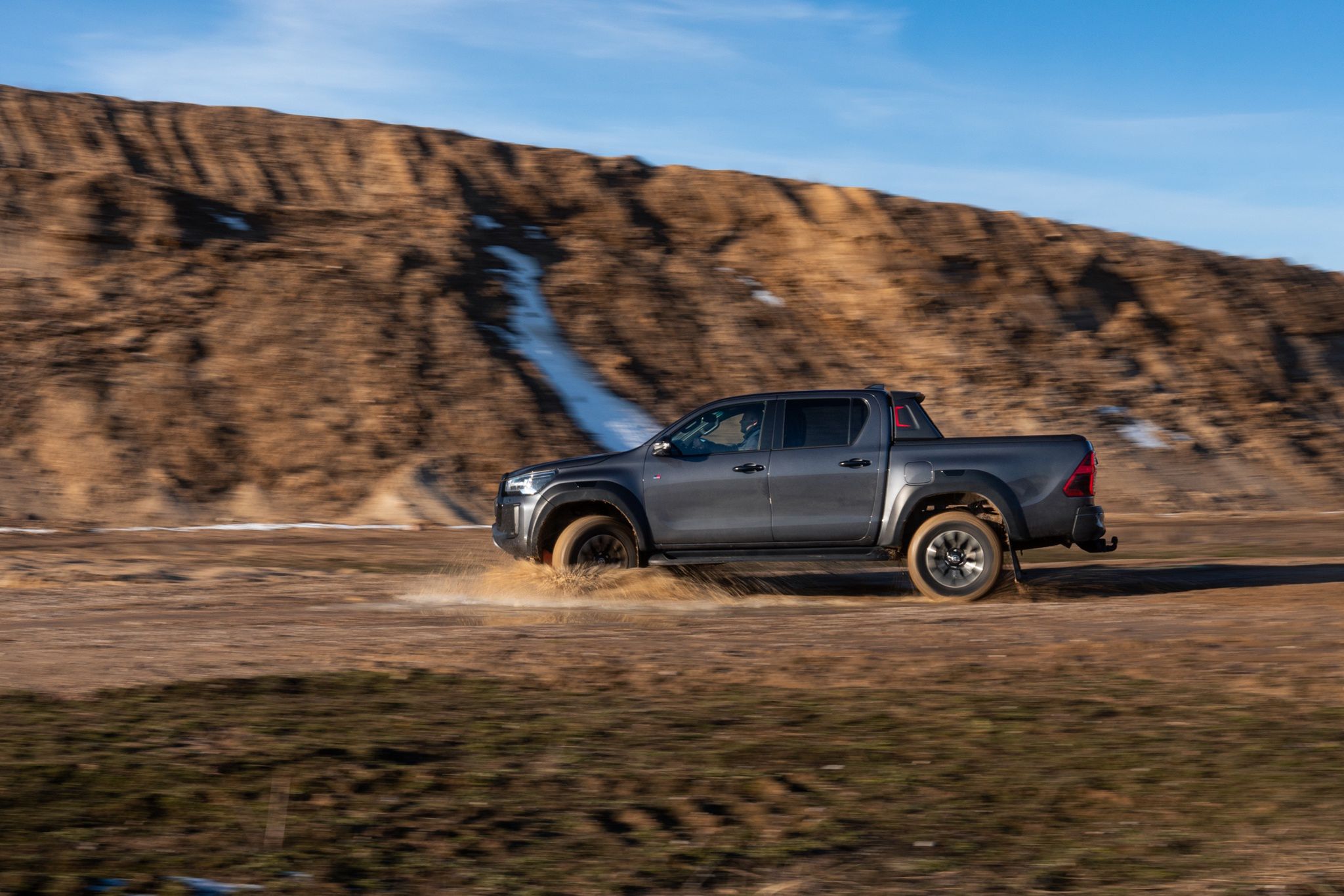 Isuzu D-Max i Toyota Hilux