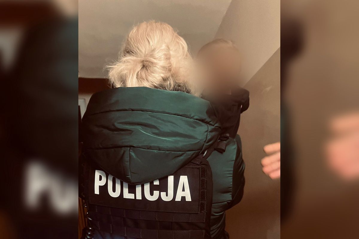Mężczyzna zabarykadował się z dzieckiem w mieszkaniu