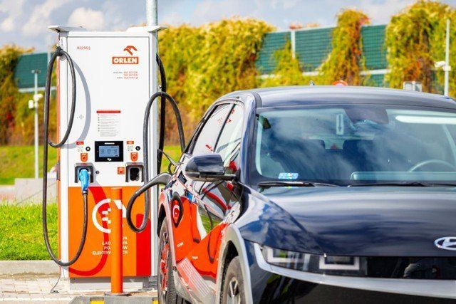 Szczecin: ORLEN zapowiada, że nowoczesny hub ładowania pojazdów elektrycznych do końca roku stanie