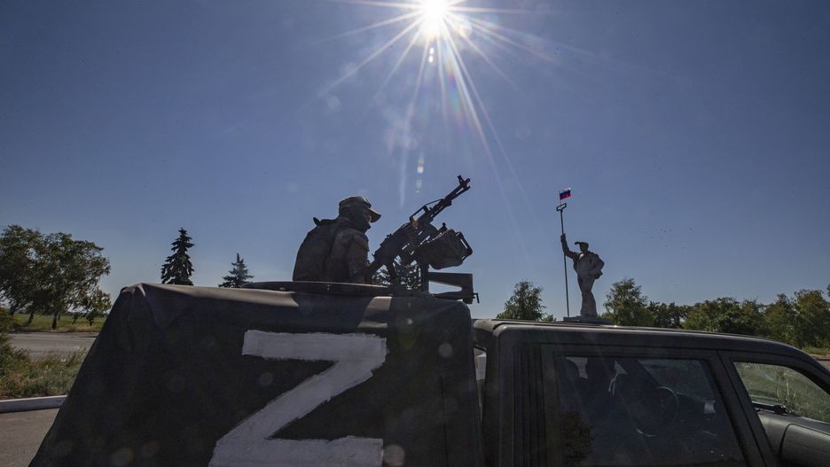 Litera "Z" stała się symbolem inwazji Rosji na Ukrainę po tym, jak tak oznaczone pojazdy wojskowe wtargnęły na terytorium sąsiada 