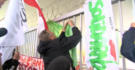 “PiS pokazuje, że polską wieś można okradać”. Protest rolników przeciwko rosnącym cenom nawozów