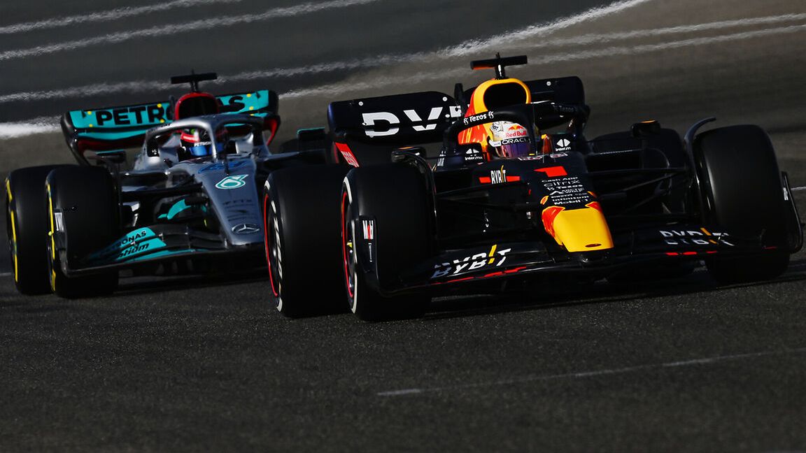 Zdjęcie okładkowe artykułu: Materiały prasowe / Red Bull / Na zdjęciu: Max Verstappen i jadący za nim George Russell