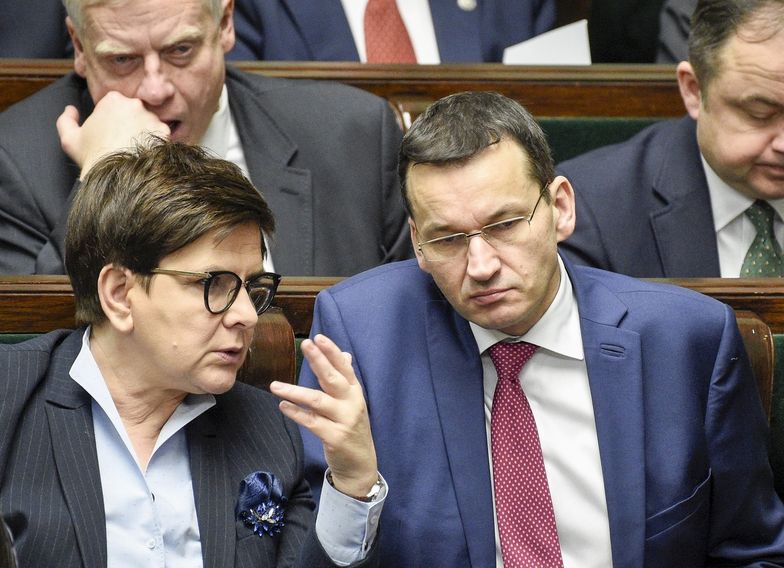 Protestujący czekają na premier Beatę Szydło lub Mateusza Morawieckiego.