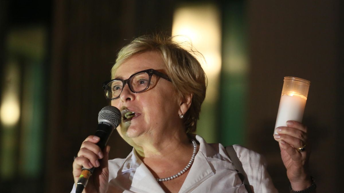 Małgorzata Gersdorf podczas manifestacji "Łańcuch Światła" przed siedzibą Sądu Najwyższego w Warszawie