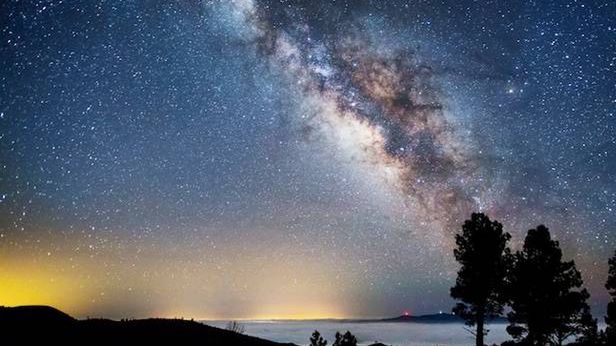 Wtorkowy Kurier Kosmiczny. Księżyce z Dooma, kosmiczna biżuteria i konkurs dla studentów 1