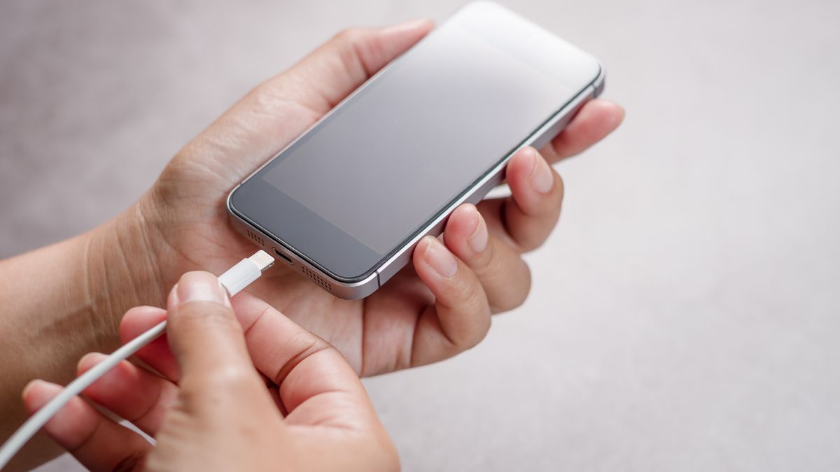 Odpowiednie ładowanie telefonu przedłuży żywotność baterii