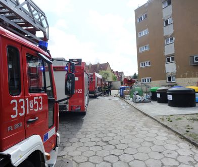 Łódź. Makabryczny wypadek. Winda spadła z 15. piętra, są ranni