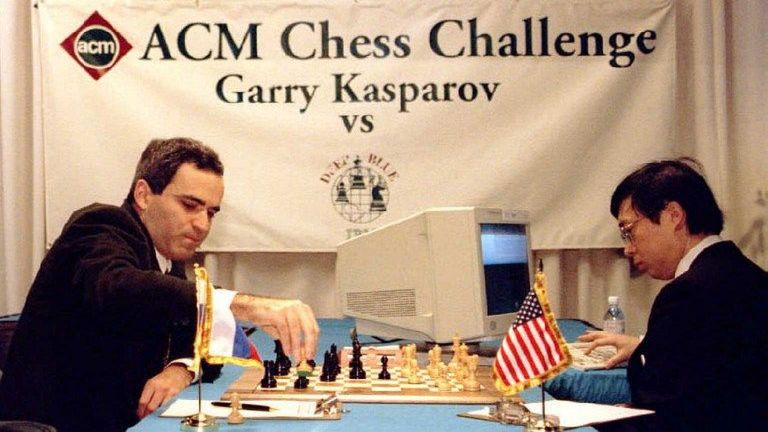 Zdjęcie okładkowe artykułu: AFP / Tom MIHALEK / Garri Kasparow podczas meczu z Deep Blue w 1996 r.