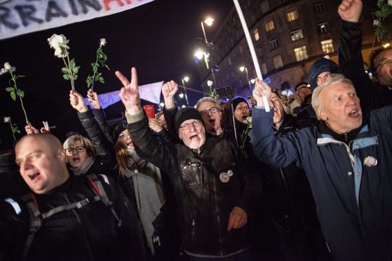 "Nie wystarczą deklaracje, oczekujemy czynów". Obywatele RP organizują protest przed siedzibą Gronkiewicz-Waltz