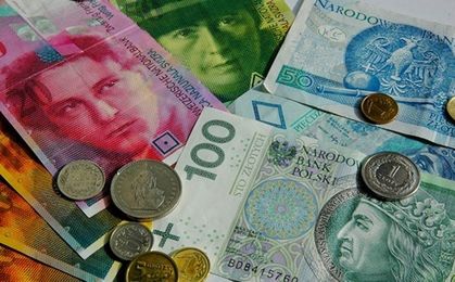 Kredyty frankowe szkodzą złotemu. Jest coraz słabszy