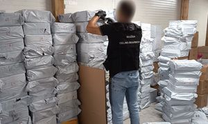 Wielkie odkrycie pod Warszawą. W magazynach towar za miliony
